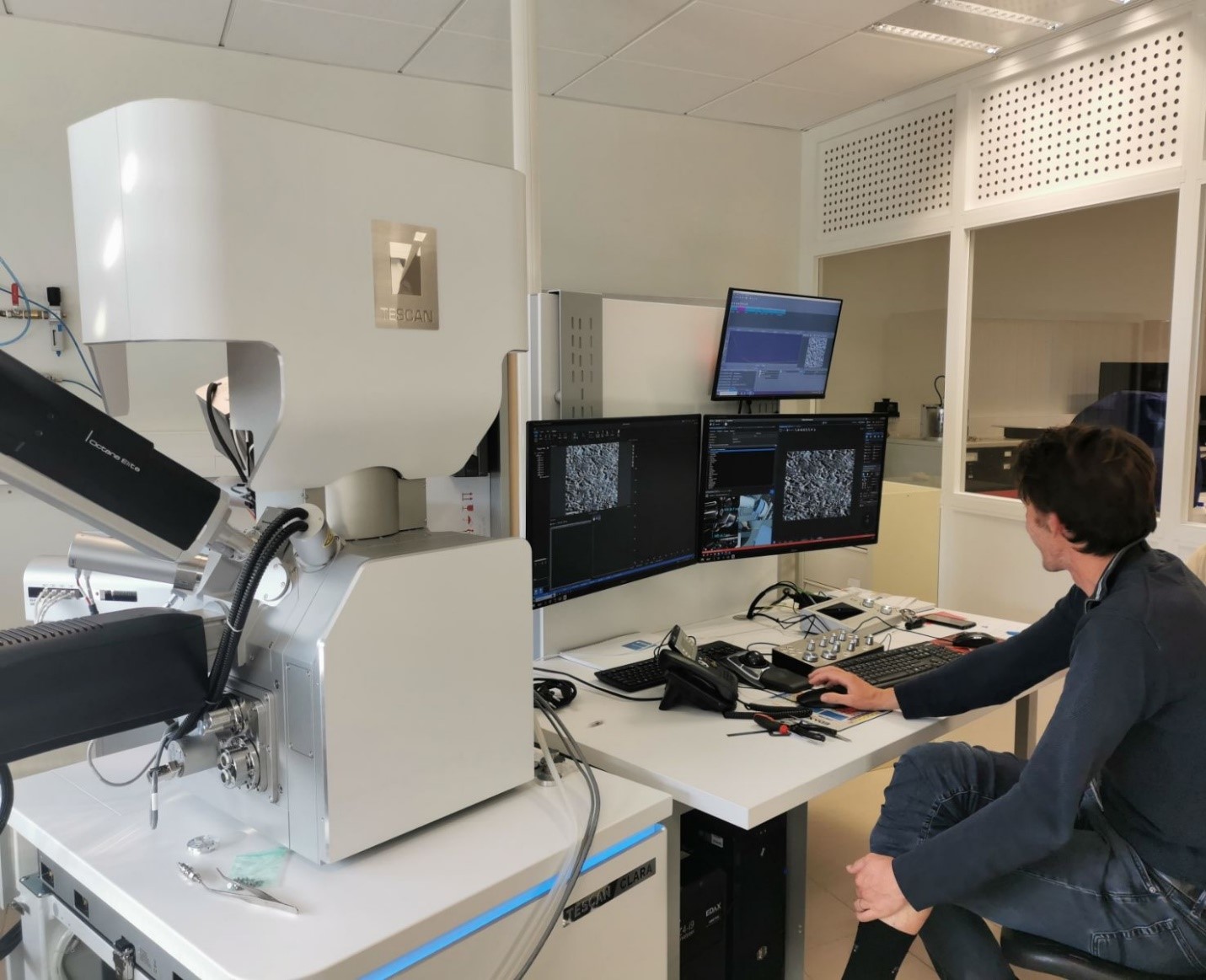 Première observations et analyses sur le nouveau microscope électronique à balayage haute résolution du laboratoire GeM
