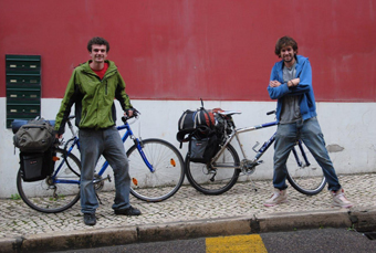 Arnaud et Robin en pleine année universitaire... de césure. Étudiants à Polytech Nantes (Arnaud) et à Polytech Tours (Robin), ils sont devenus « Les Vagabonds de l'Énergie »